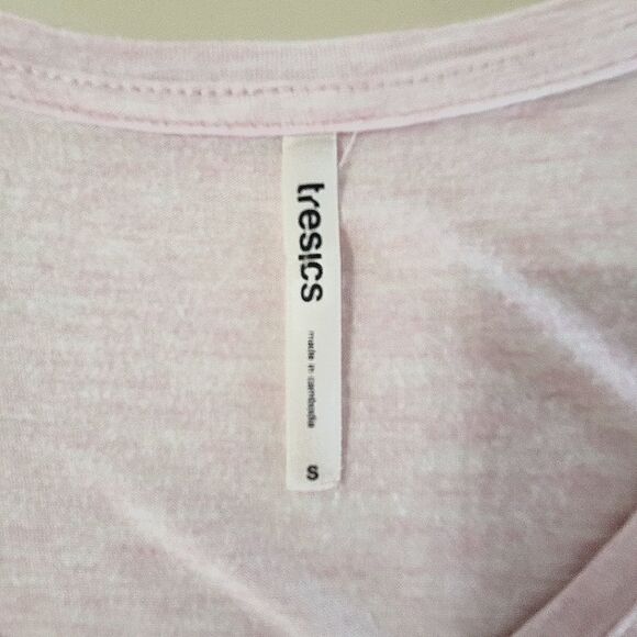 Tresics Women's Pink Short Sleeve V-Neck Pullover T-shirt - Picture 4 of 11